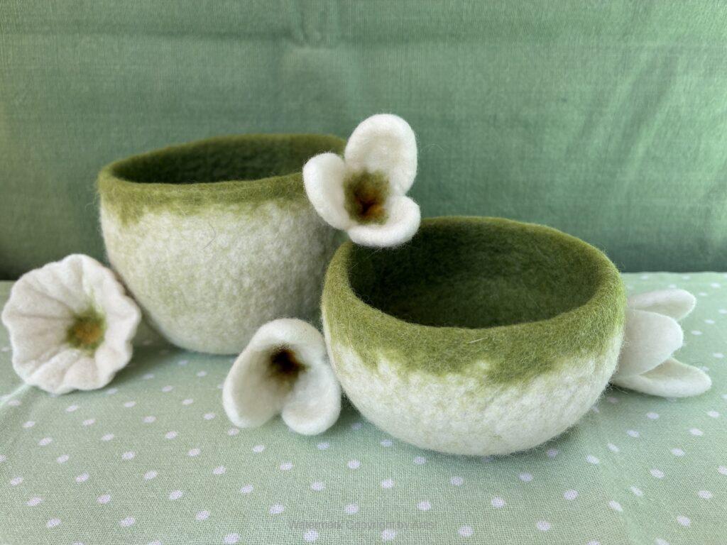 Schöne Schalen aus handgefilzer Schafsschurewolle von Inke Dittmer